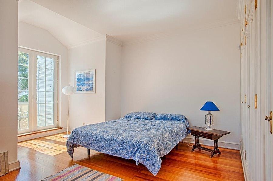 5 bedroom villa with a swimming pool