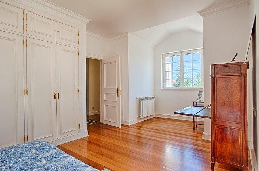 5 bedroom villa with a swimming pool