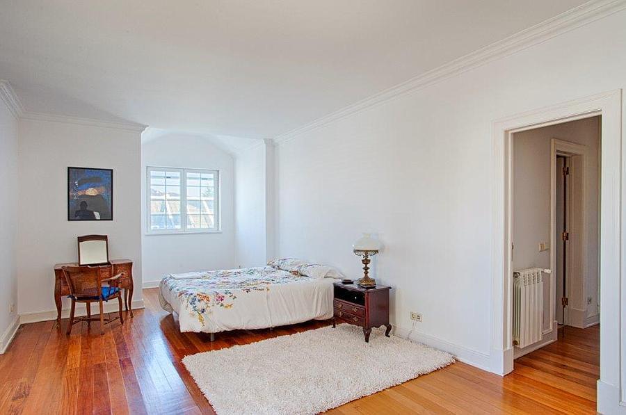 5 bedroom villa with a swimming pool