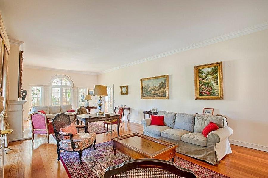 5 bedroom villa with a swimming pool