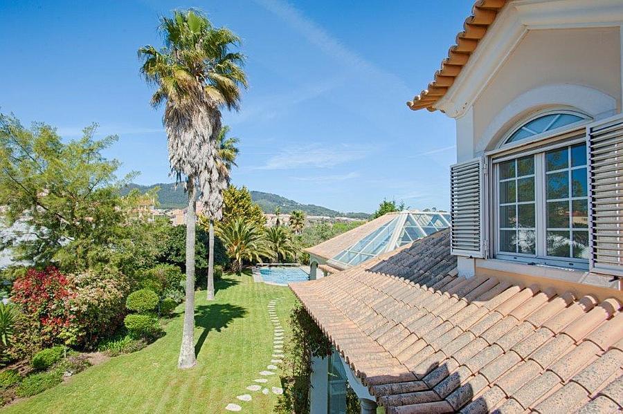 5 bedroom villa with a swimming pool