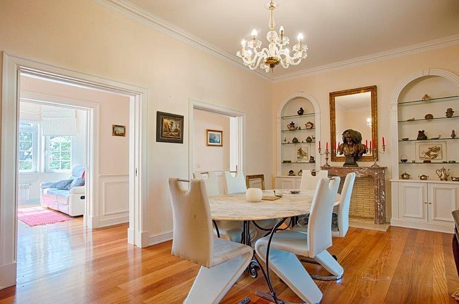 5 bedroom villa with a swimming pool