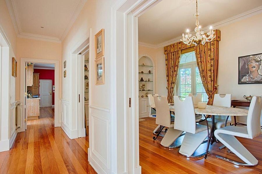 5 bedroom villa with a swimming pool