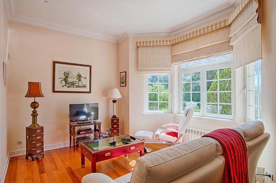 5 bedroom villa with a swimming pool