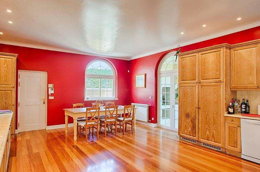 5 bedroom villa with a swimming pool