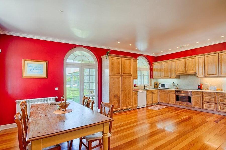 5 bedroom villa with a swimming pool