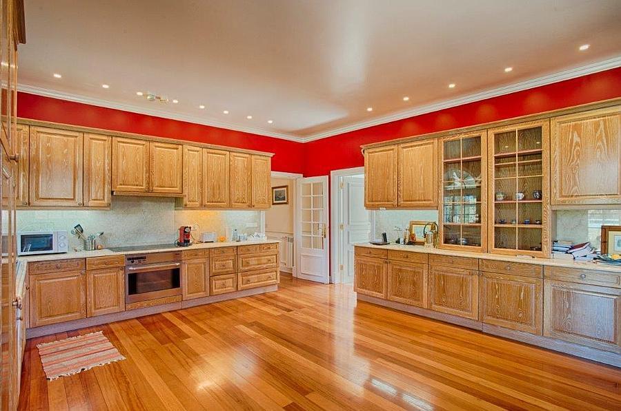 5 bedroom villa with a swimming pool