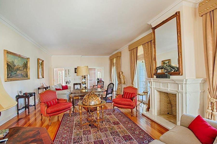 5 bedroom villa with a swimming pool