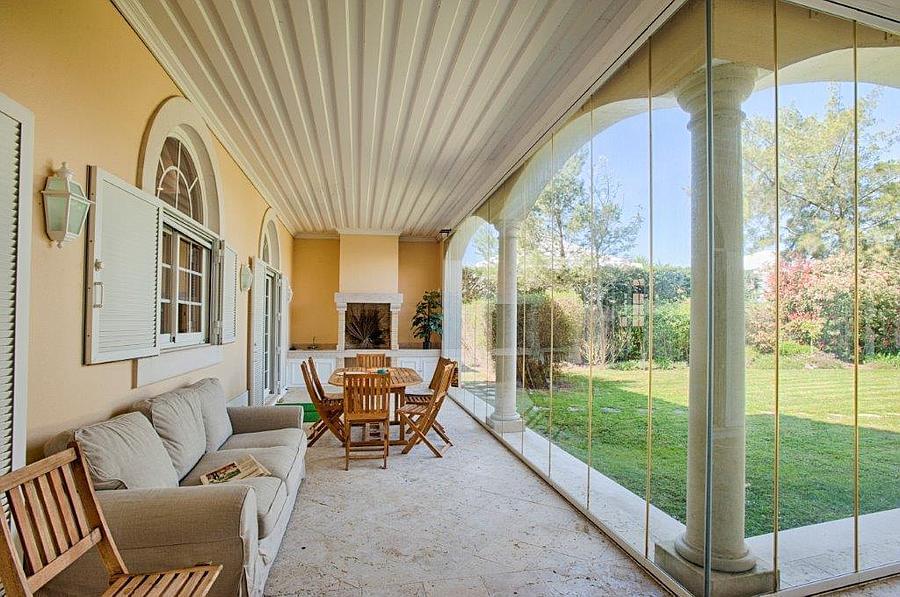 5 bedroom villa with a swimming pool