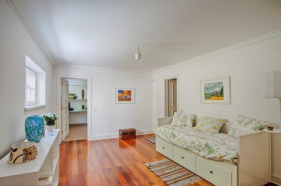 5 bedroom villa with a swimming pool