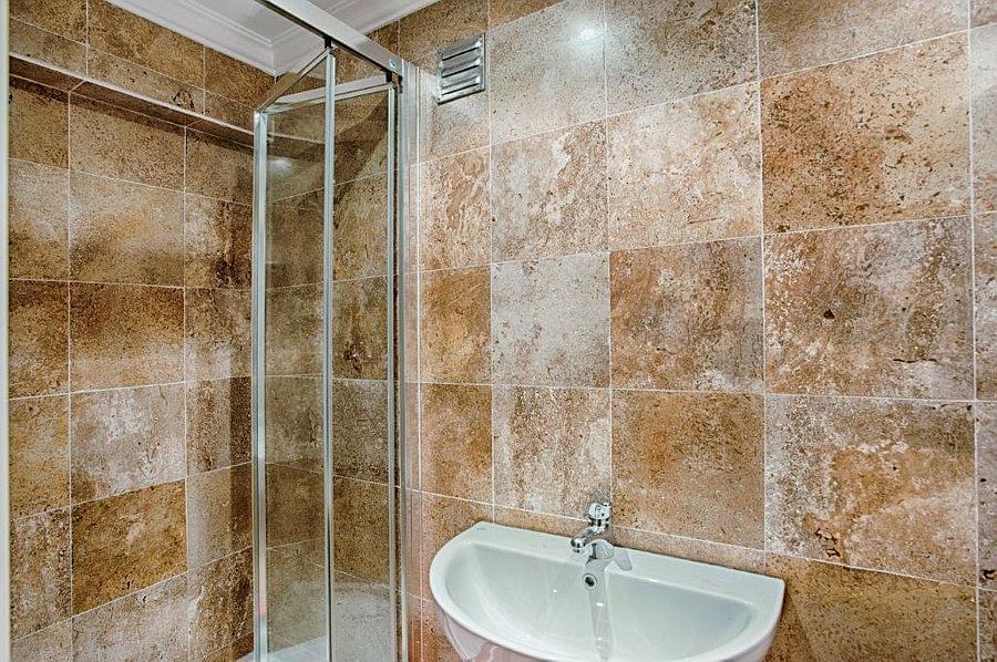 5 bedroom villa with a swimming pool