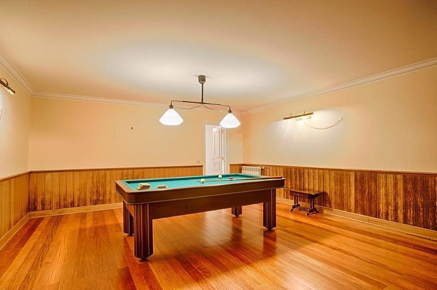 5 bedroom villa with a swimming pool