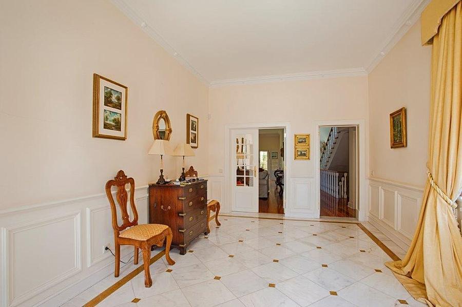 5 bedroom villa with a swimming pool