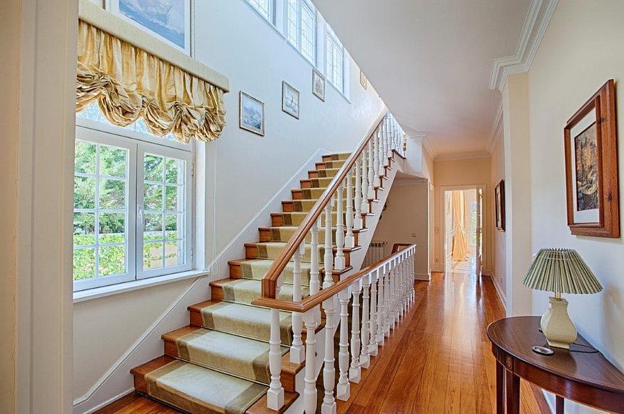 5 bedroom villa with a swimming pool