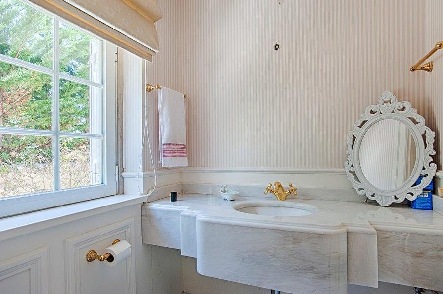 5 bedroom villa with a swimming pool