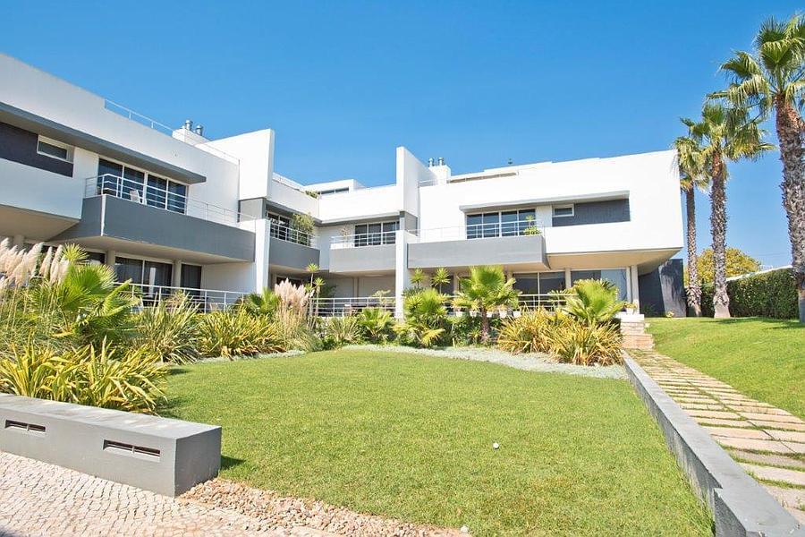 4 bedroom villa with a swimming pool