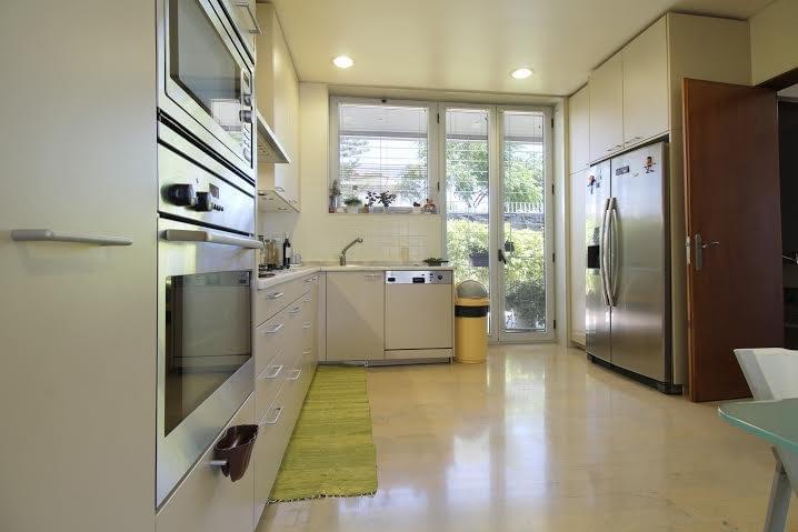 4 bedroom villa with a swimming pool