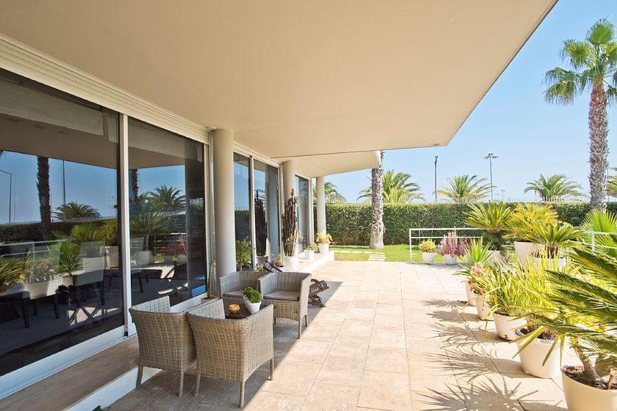 4 bedroom villa with a swimming pool