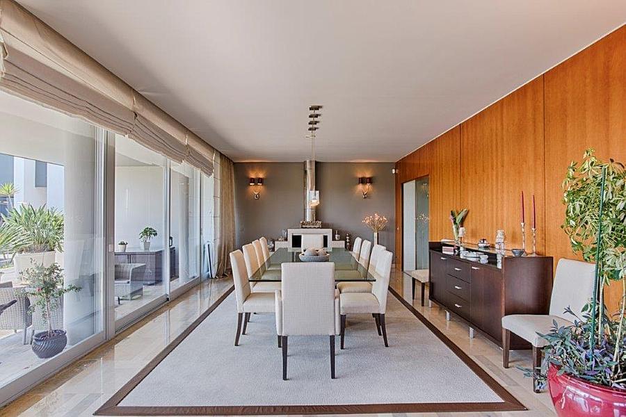 4 bedroom villa with a swimming pool