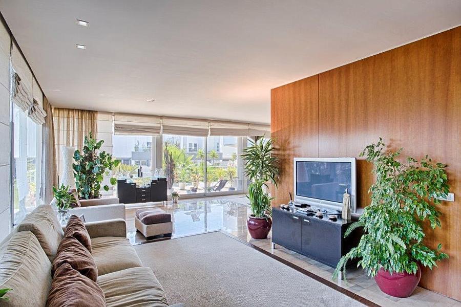 4 bedroom villa with a swimming pool