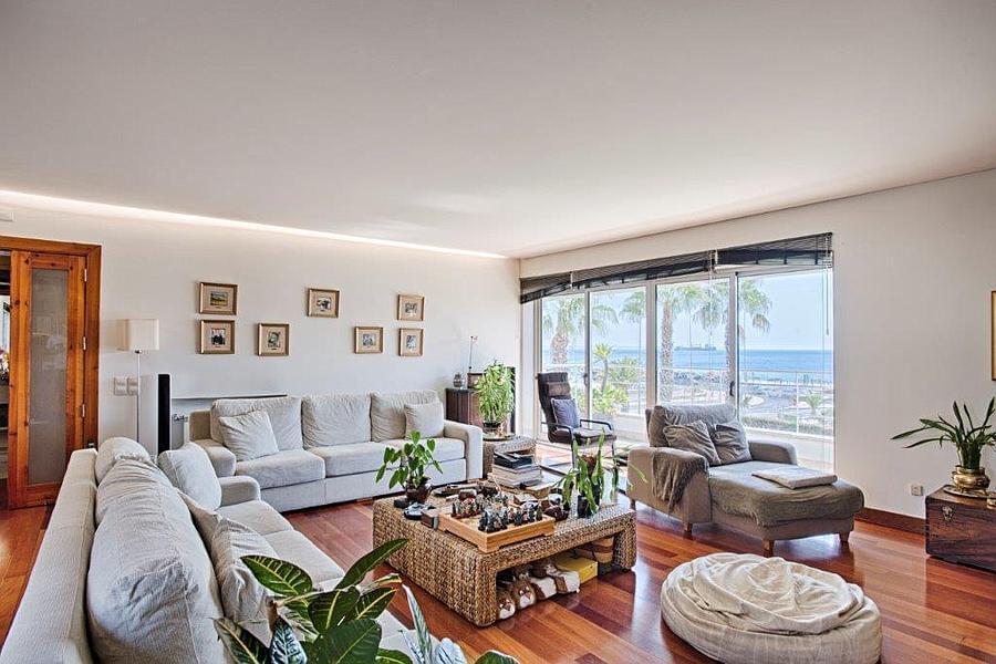 4 bedroom villa with a swimming pool