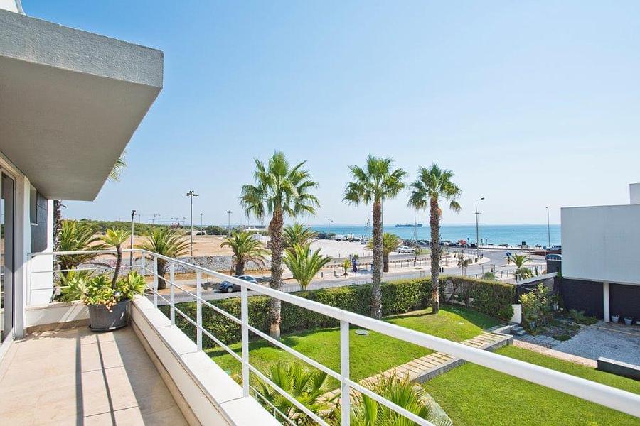 4 bedroom villa with a swimming pool