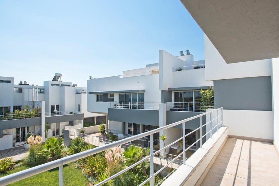 4 bedroom villa with a swimming pool