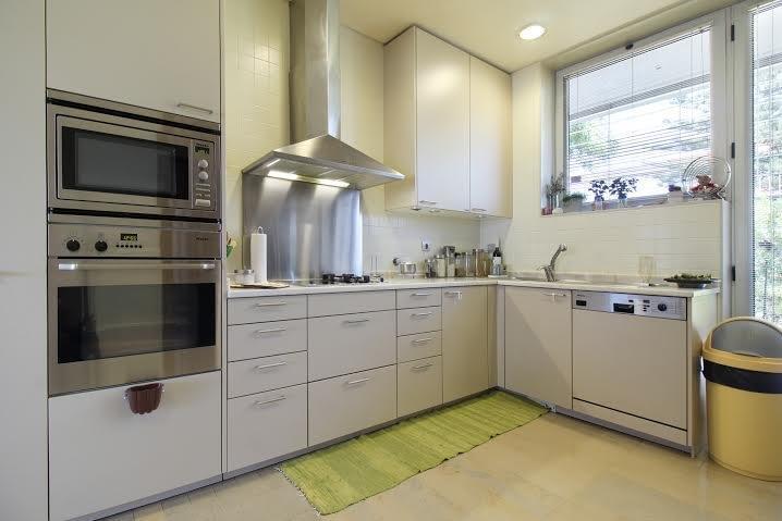 4 bedroom villa with a swimming pool