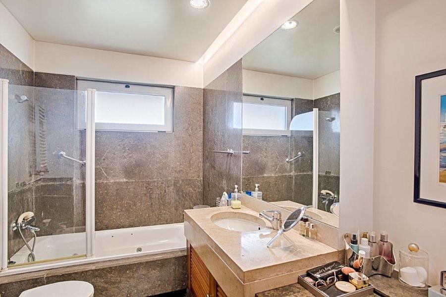 4 bedroom villa with a swimming pool