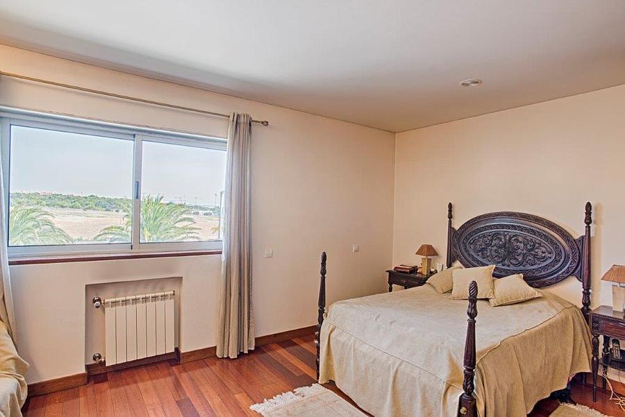 4 bedroom villa with a swimming pool