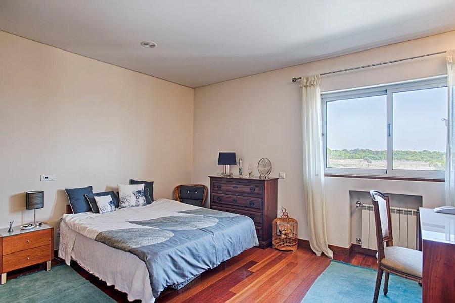 4 bedroom villa with a swimming pool