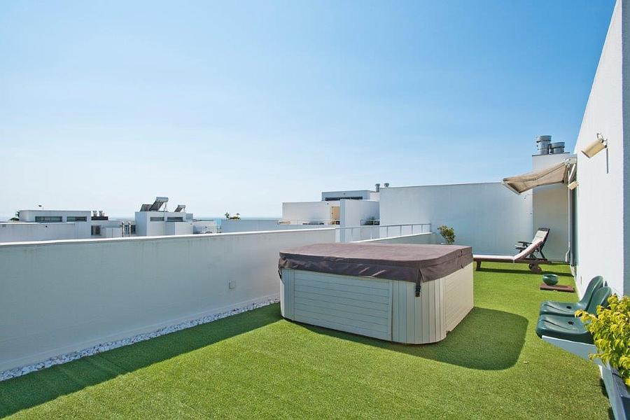 4 bedroom villa with a swimming pool