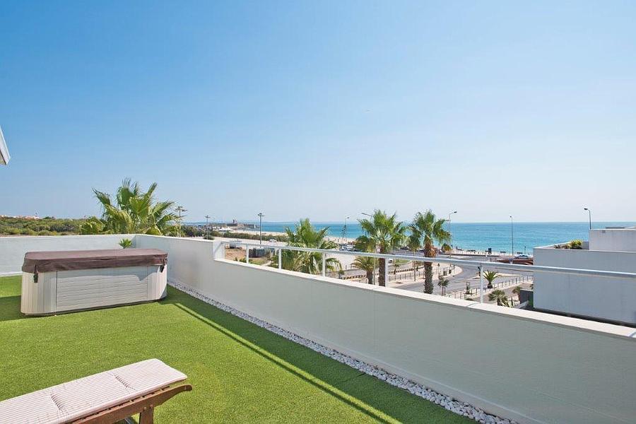 4 bedroom villa with a swimming pool