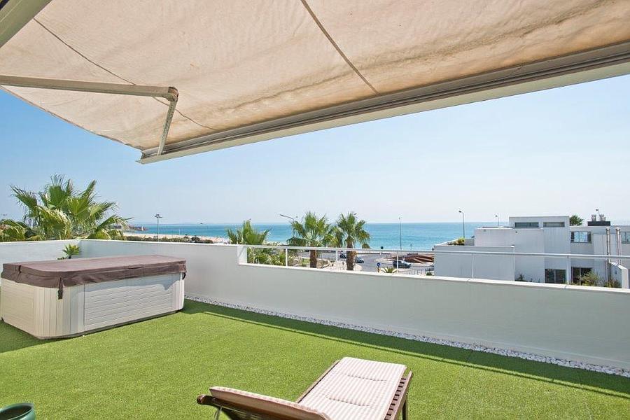 4 bedroom villa with a swimming pool