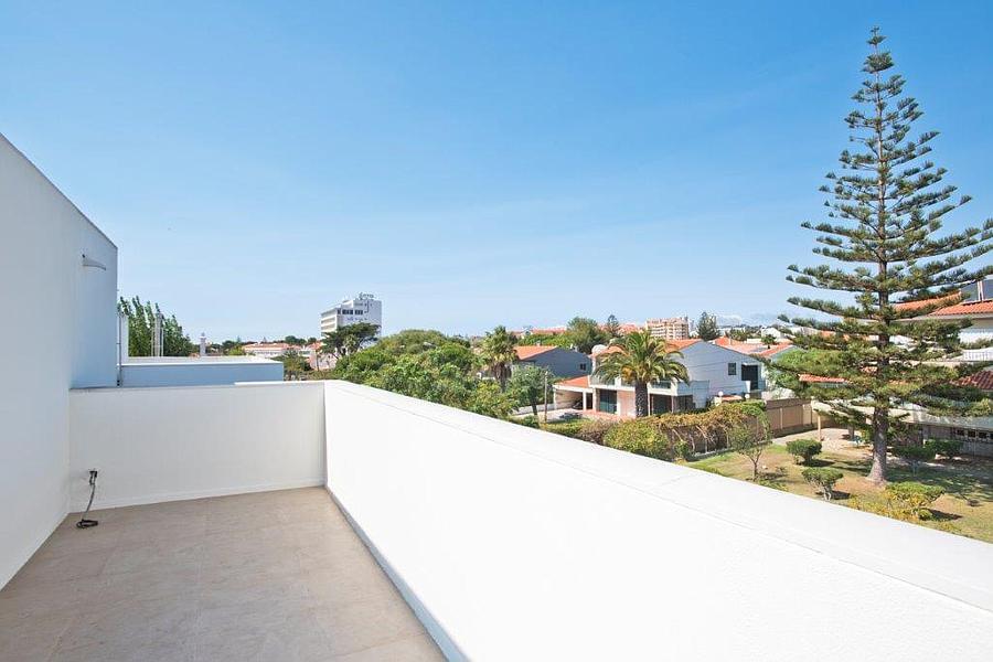 4 bedroom villa with a swimming pool