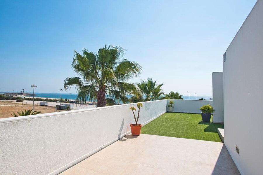 4 bedroom villa with a swimming pool