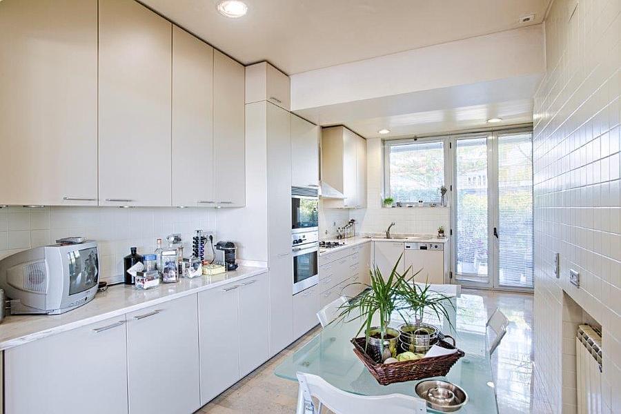 4 bedroom villa with a swimming pool