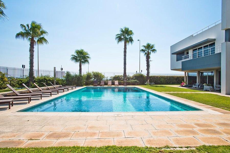 4 bedroom villa with a swimming pool