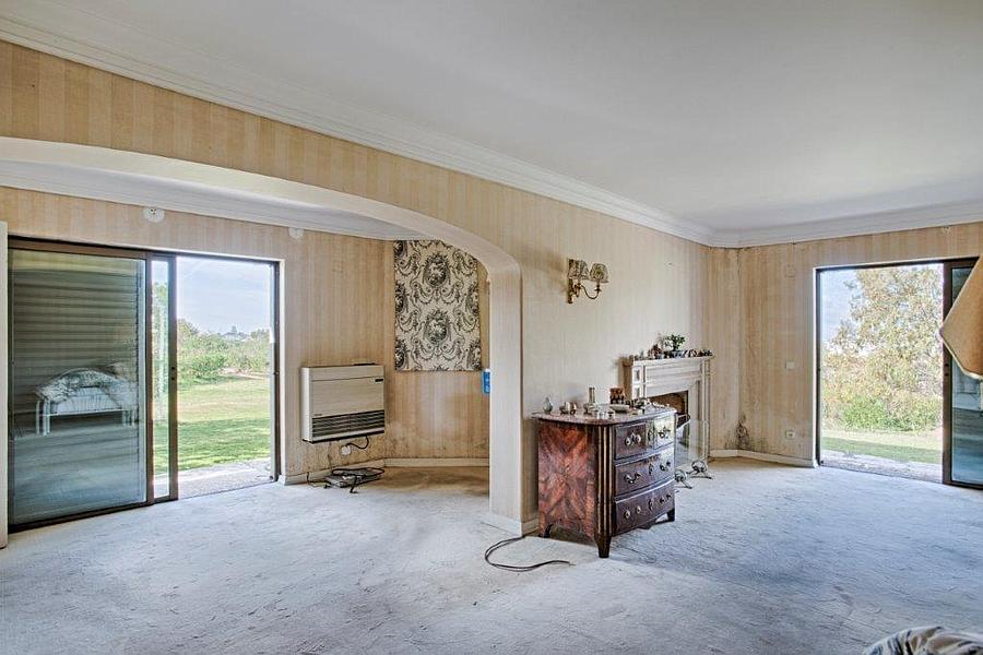 8 bedroom villa with a swimming pool