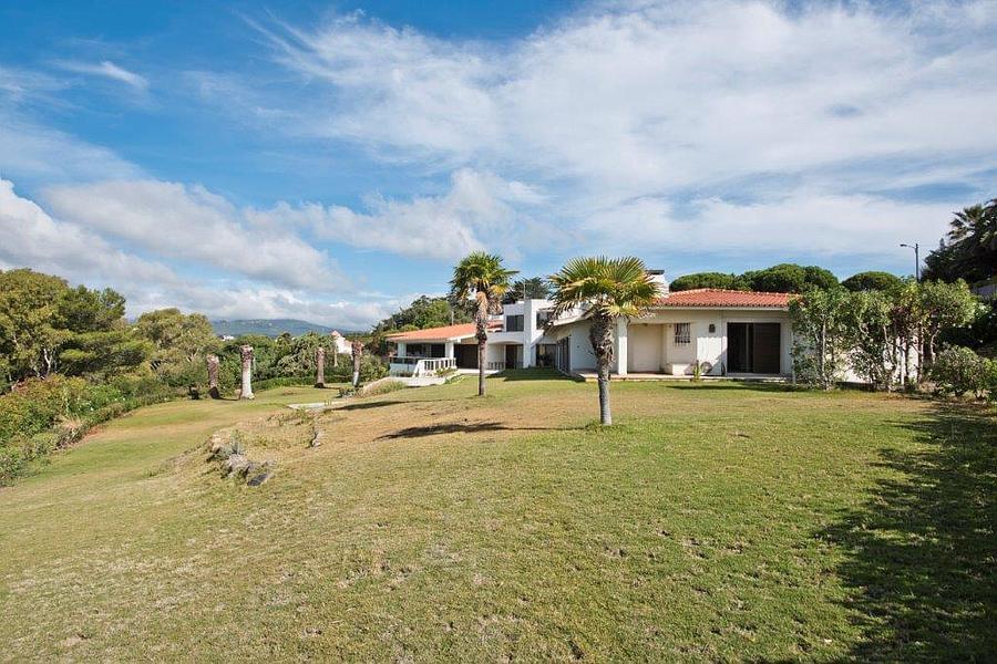 8 bedroom villa with a swimming pool