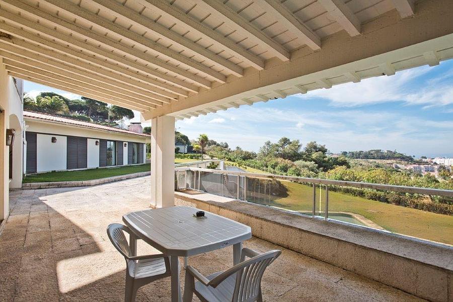 8 bedroom villa with a swimming pool