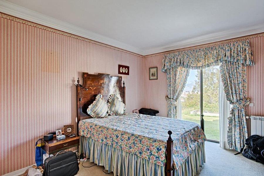 8 bedroom villa with a swimming pool