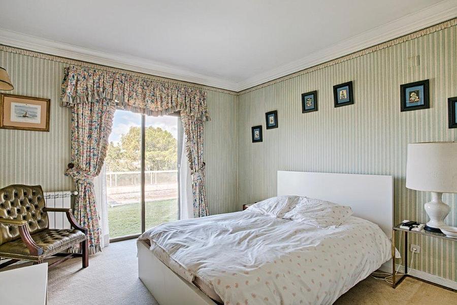 8 bedroom villa with a swimming pool