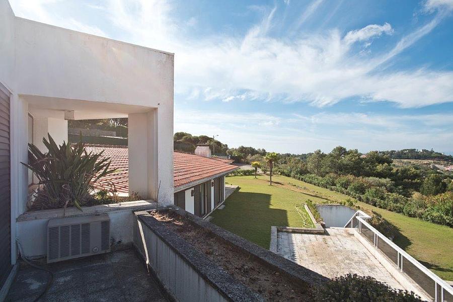 8 bedroom villa with a swimming pool