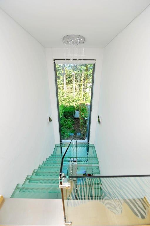 4 bedroom villa with a swimming pool in gated community