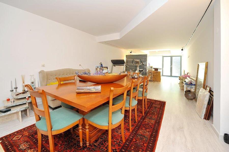 4 bedroom villa with a swimming pool in gated community