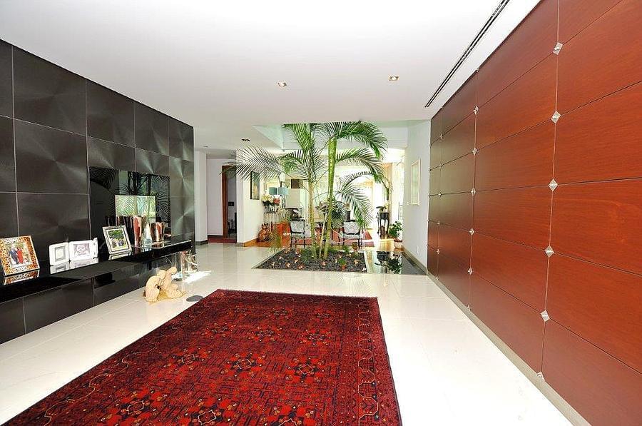 4 bedroom villa with a swimming pool in gated community