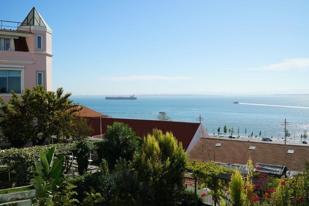 2 Bedroom Apartment in The Cordon, Chiado, Lisboa