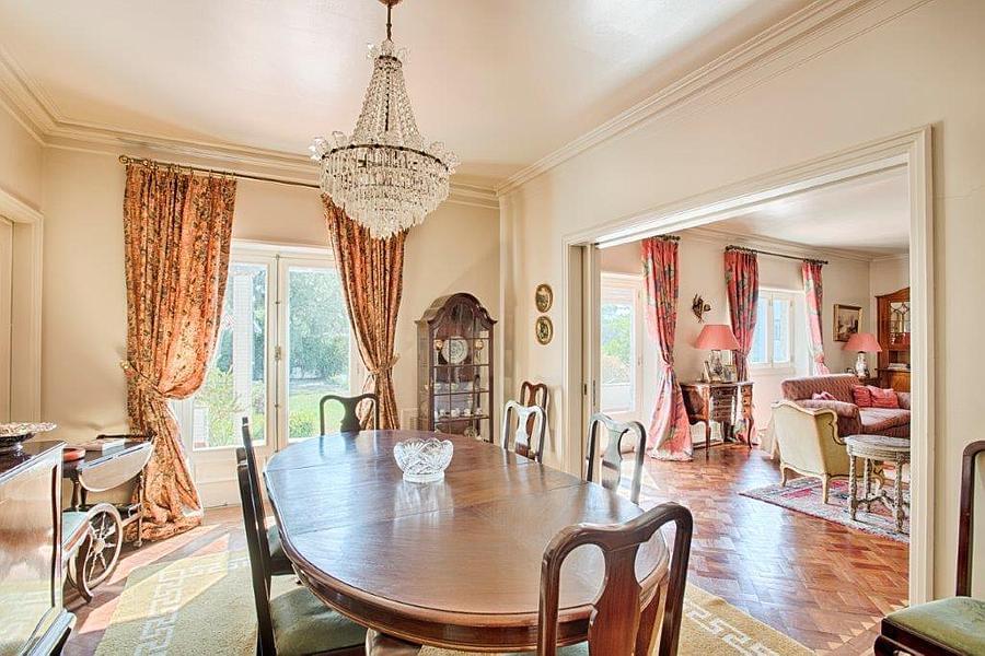 8 bedroom villa with a swimming pool