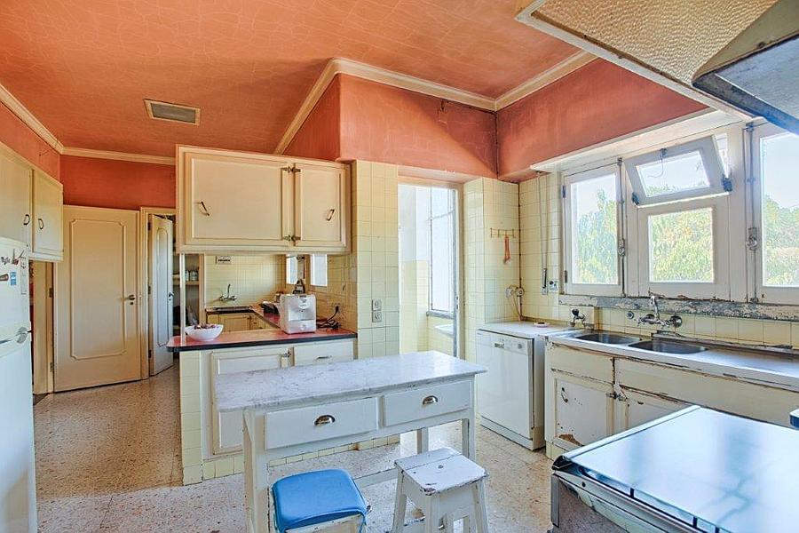 8 bedroom villa with a swimming pool